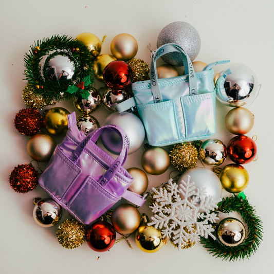 Tiny DayTrip Pouch Charm – พวงกุญแจทรงกระเป๋า ดีไซน์พิเศษจาก COVE