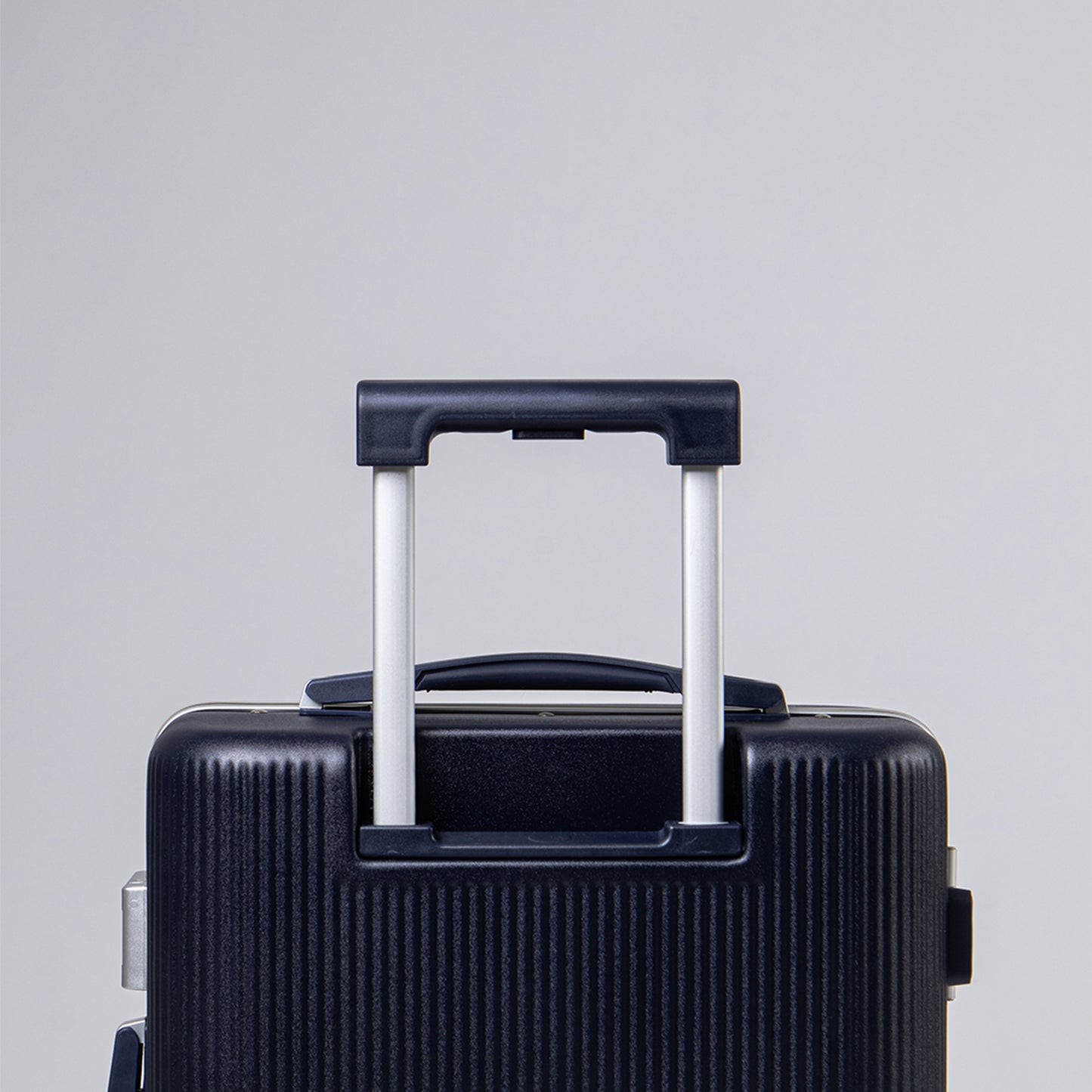 Quartz V.2 Aluminum frame Luggage กระเป๋าเดินทางโครงอลูมิเนียม